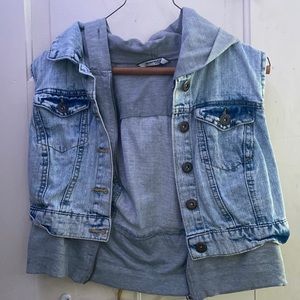 CUTE!! Jean Jacket with gray zip up